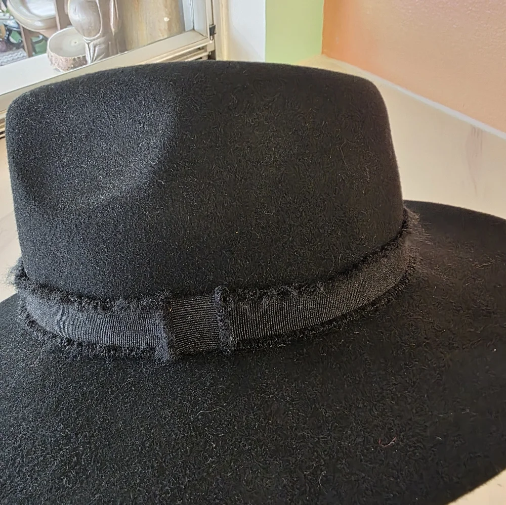 NWT Urban Outfitters Black Felt Hat Boho Chic Bohemian Retro New With Tag